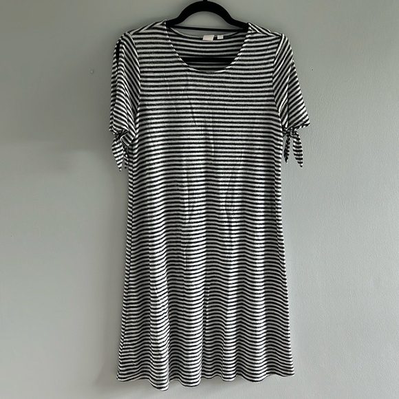 GAP Dresses & Skirts - Gap Striped Tie Sleeves Dress